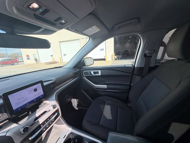 Used 2023 Ford Explorer XLT AWD/4WD image 28