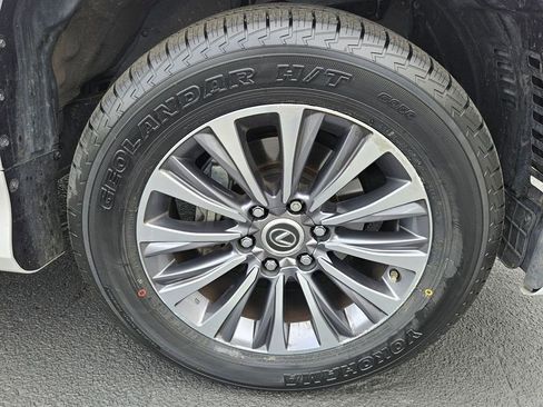 Used 2021 Lexus GX 460 Luxury w/ Accessory Package AWD/4WD image 22