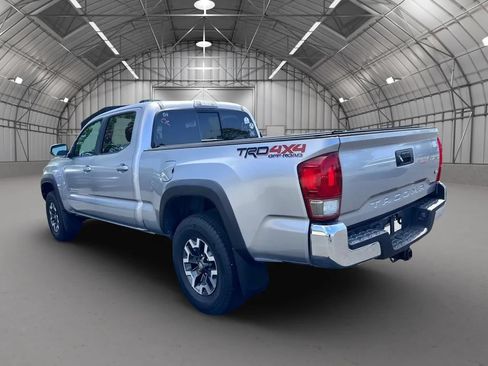 Used 2017 Toyota Tacoma TRD Off-Road w/ Tow Package AWD/4WD image 17