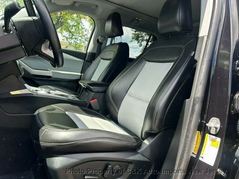 Used 2023 Ford Explorer XLT w/ Equipment Group 202A AWD/4WD image 27