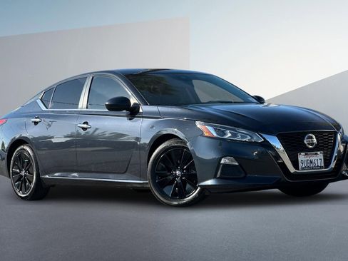 Used 2022 Nissan Altima 2.5 SV FWD image 2