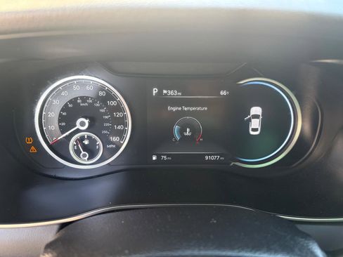 Used 2022 Genesis G70 2.0T RWD image 7