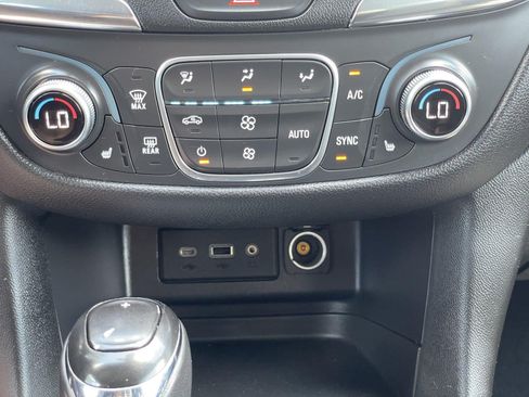 Used 2019 Chevrolet Equinox LT w/ Driver Convenience Package FWD image 27