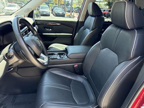 Used 2023 Honda Pilot Elite image 13