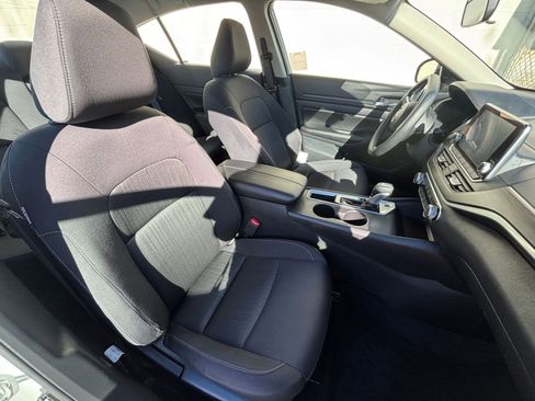 Used 2025 Nissan Altima 2.5 SV image 36