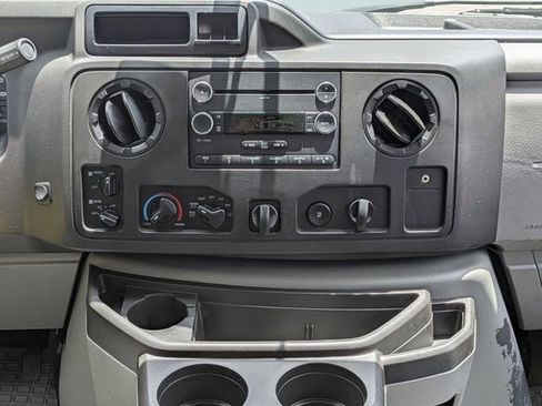 Used 2014 Ford E-350 and Econoline 350 XLT RWD image 19