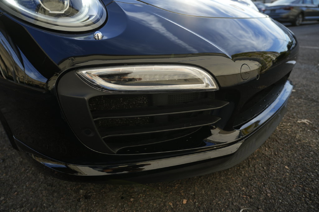 Used 2014 Porsche 911 Turbo S AWD/4WD image 48