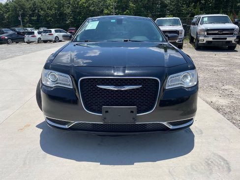 Used 2017 Chrysler 300 Limited RWD image 2
