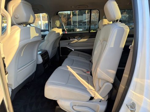 Used 2022 Jeep Wagoneer Series II image 26