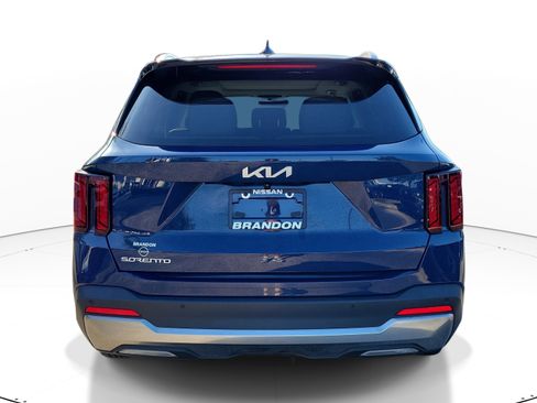 Used 2024 Kia Sorento S w/ Panoramic Sunroof Package FWD image 6