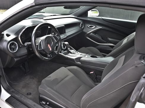 Used 2020 Chevrolet Camaro LT RWD image 12