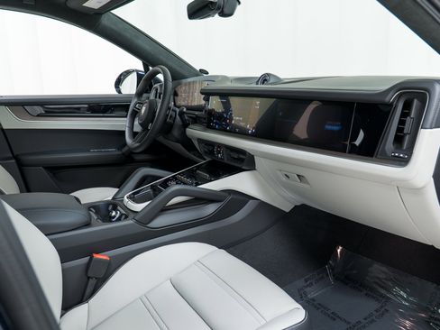 New 2026 Porsche Cayenne Turbo image 27