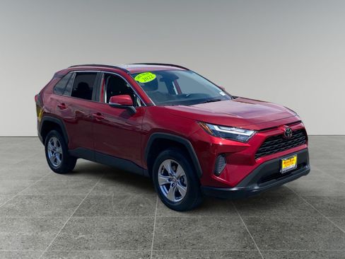 Used 2022 Toyota RAV4 XLE w/ Convenience Package FWD image 7