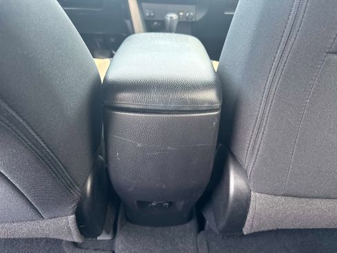 Used 2018 Toyota RAV4 XLE FWD image 15