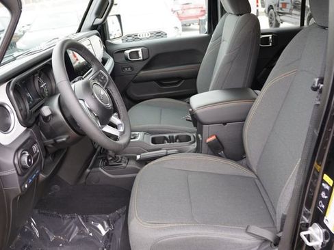 Certified 2025 Jeep Wrangler Unlimited Sahara w/ Safety Group image 15