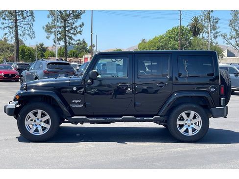 Used 2017 Jeep Wrangler Unlimited Sahara w/ Connectivity Group AWD/4WD image 2
