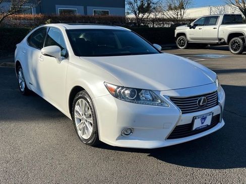Used 2015 Lexus ES 300h image 1