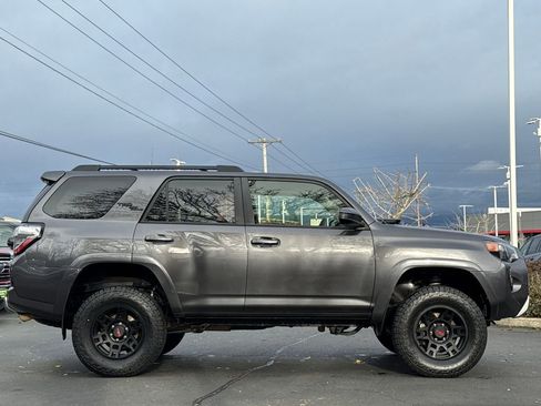 Used 2020 Toyota 4Runner TRD Off-Road image 6