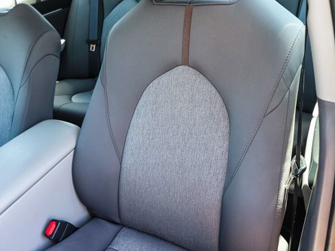 Used 2020 Toyota Camry LE FWD image 31