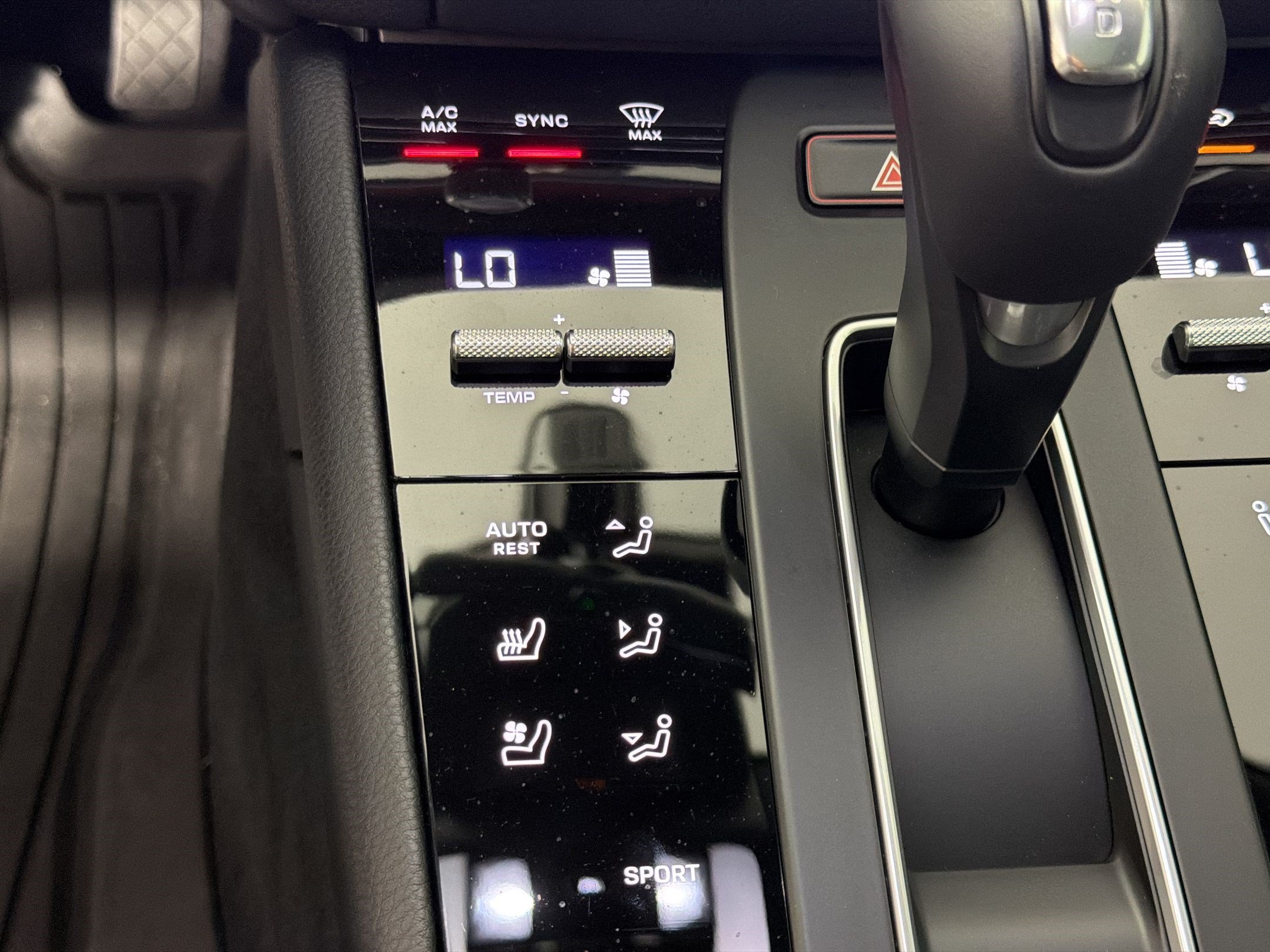 Certified 2026 Porsche Macan AWD/4WD image 16