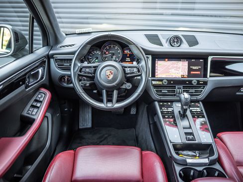 Certified 2023 Porsche Macan Turbo AWD/4WD image 12