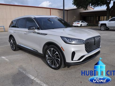 Used 2025 Lincoln Aviator Reserve w/ Illumination Package RWD image 7