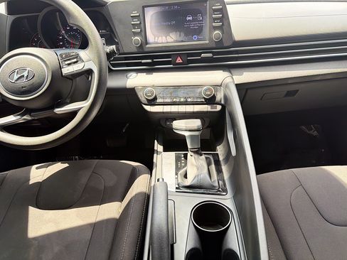 Used 2022 Hyundai Elantra SEL FWD image 18
