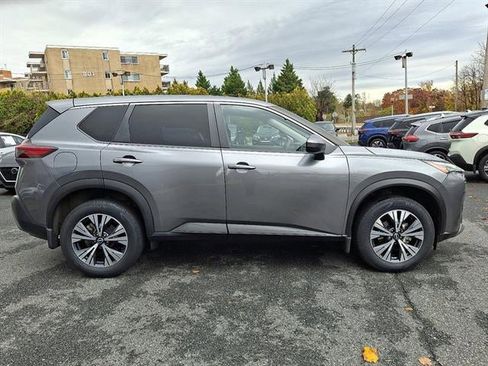 Used 2023 Nissan Rogue SV image 7