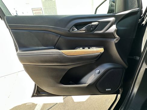 Used 2023 GMC Acadia SLE w/ Driver Convenience Package image 31