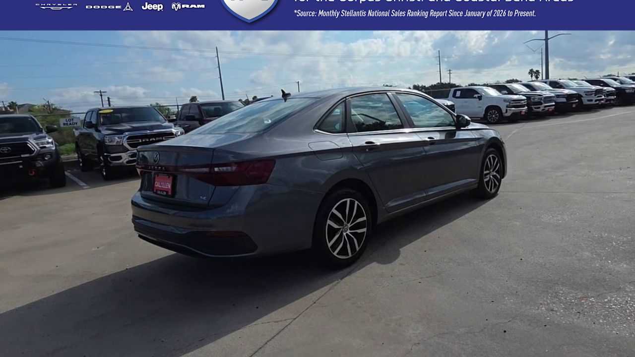 Used 2025 Volkswagen Jetta SE FWD image 8