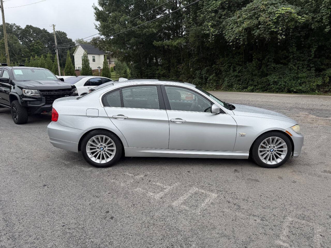 Used 2011 BMW 335i xDrive Sedan AWD/4WD image 4