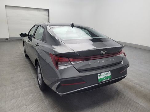 Used 2024 Hyundai Elantra SE FWD image 5