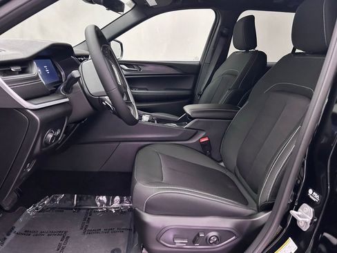 New 2025 Jeep Grand Cherokee Laredo w/ Trailer Tow Package image 15