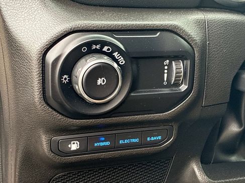 Used 2023 Jeep Wrangler Unlimited Sahara w/ Cold Weather Group AWD/4WD image 25