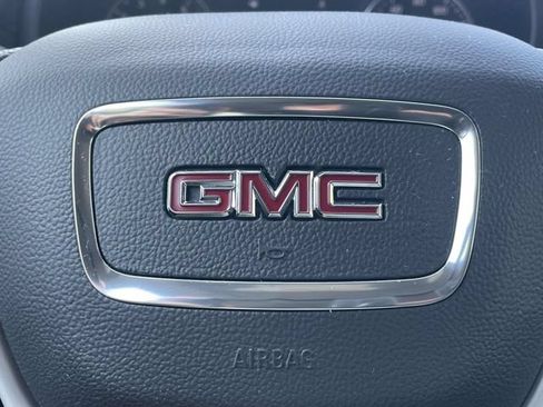 Used 2024 GMC Terrain SLE w/ Driver Convenience Package FWD image 25
