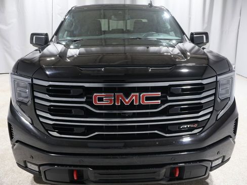 Used 2025 GMC Sierra 1500 AT4 w/ AT4 Preferred Package image 9