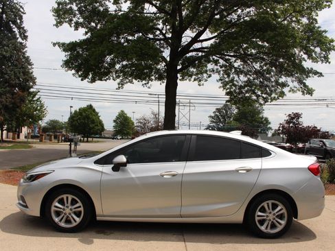 Used 2018 Chevrolet Cruze LT FWD image 6