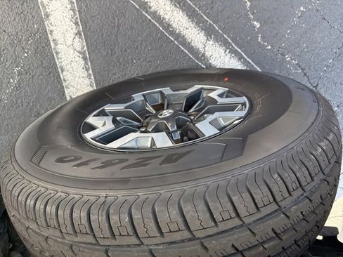 Used 2023 Toyota Tacoma TRD Off-Road image 10