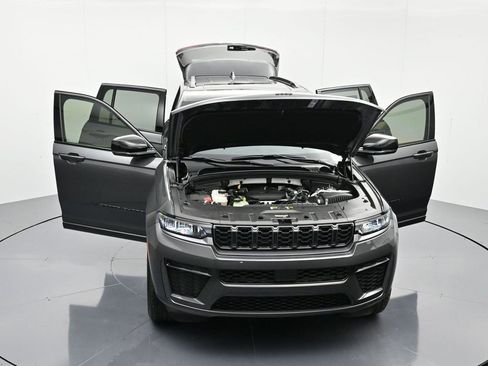 New 2026 Jeep Grand Cherokee Altitude image 42