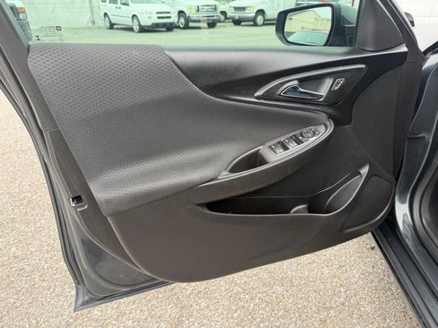 Used 2018 Chevrolet Malibu LT FWD image 15