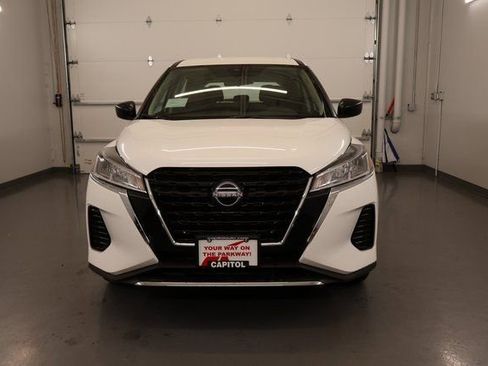 New 2025 Nissan Kicks Play S image 3