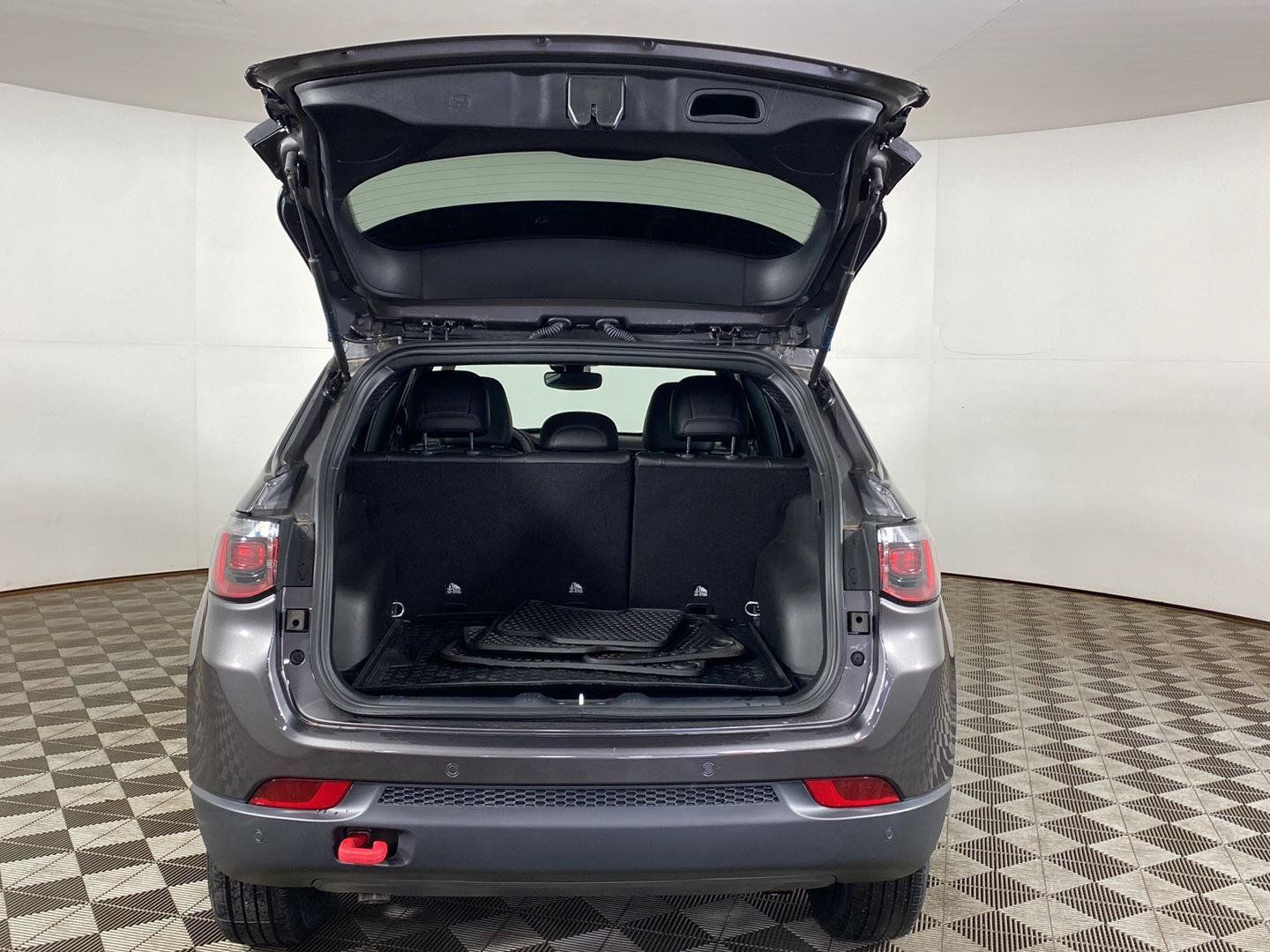 Used 2023 Jeep Compass Trailhawk w/ Trailhawk Convenience Group AWD/4WD image 28