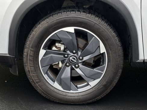 Used 2024 Nissan Rogue SV image 25