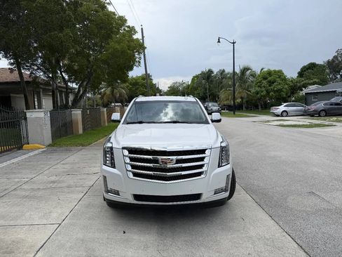 Used 2017 Cadillac Escalade 2WD image 3