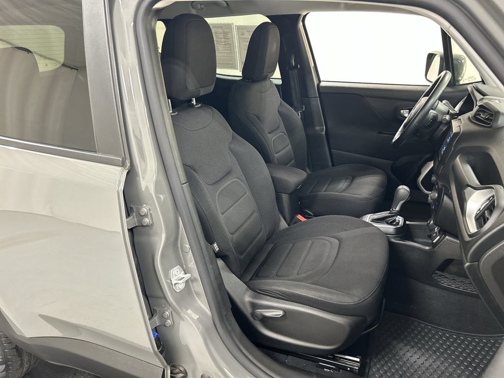 Used 2021 Jeep Renegade Latitude w/ Convenience Group AWD/4WD image 22