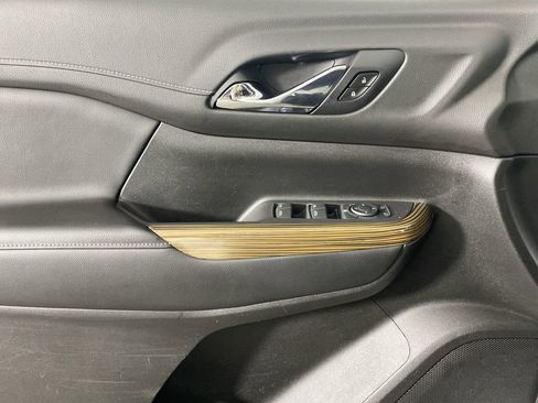 Used 2020 GMC Acadia SLE image 23