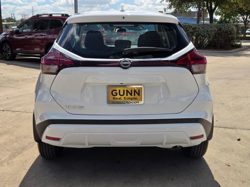 New 2025 Nissan Kicks Play S image 4