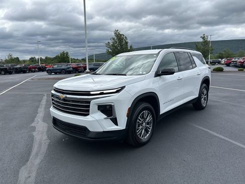 Used 2026 Chevrolet Traverse LT AWD/4WD image 3