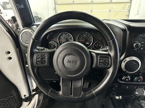 Used 2015 Jeep Wrangler Rubicon w/ Power Convenience Group AWD/4WD image 20