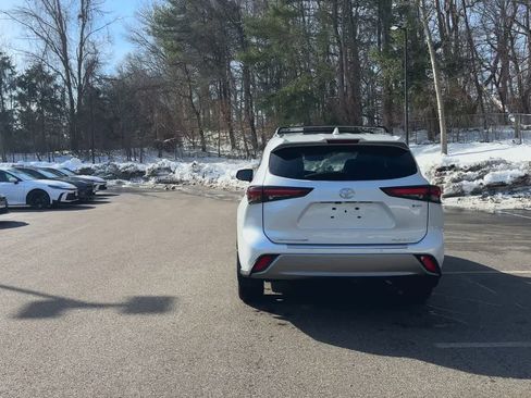 New 2025 Toyota Highlander Platinum AWD/4WD image 7